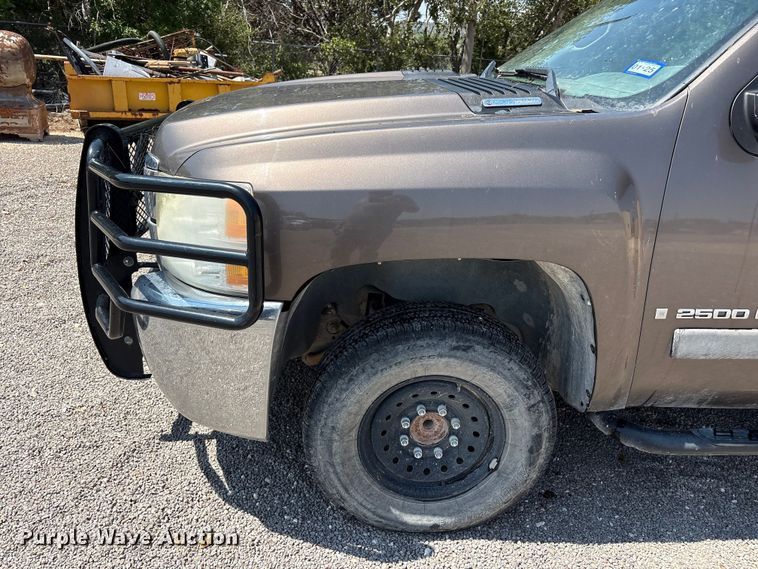 image for item JM9427 2008 Chevrolet Silverado 2500 Crew Cab pickup truck