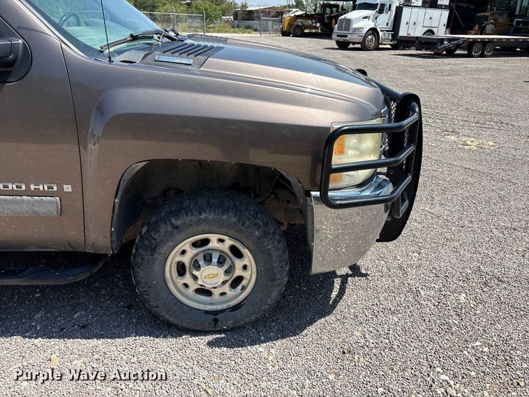 image for item JM9427 2008 Chevrolet Silverado 2500 Crew Cab pickup truck