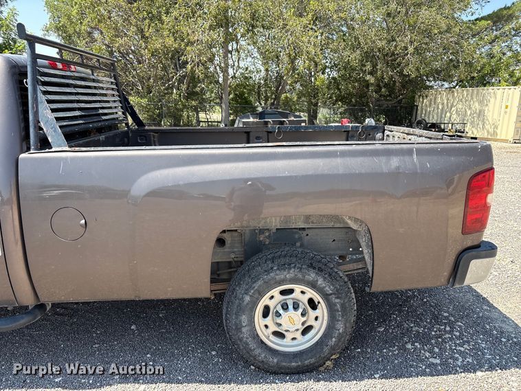 image for item JM9427 2008 Chevrolet Silverado 2500 Crew Cab pickup truck