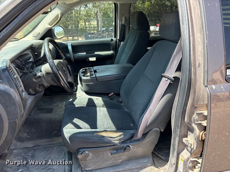 image for item JM9427 2008 Chevrolet Silverado 2500 Crew Cab pickup truck