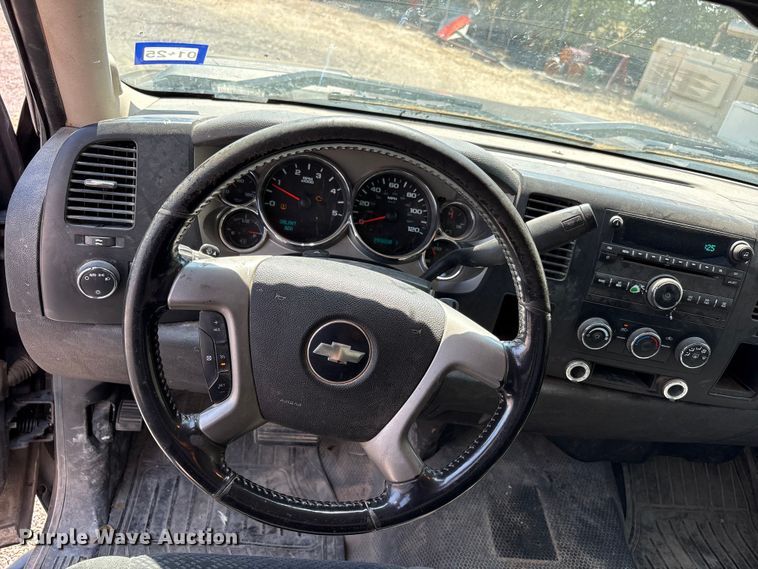 image for item JM9427 2008 Chevrolet Silverado 2500 Crew Cab pickup truck