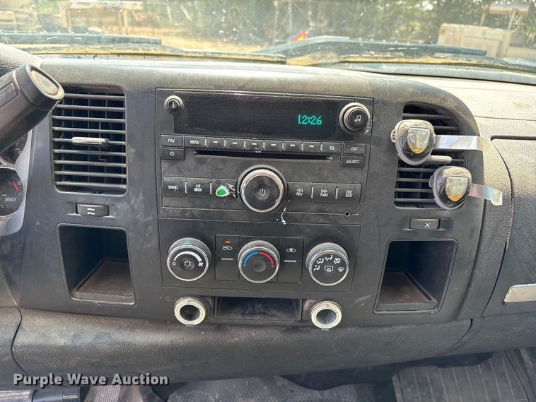 image for item JM9427 2008 Chevrolet Silverado 2500 Crew Cab pickup truck