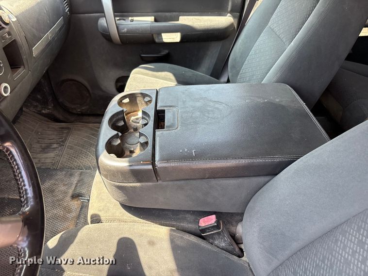 image for item JM9427 2008 Chevrolet Silverado 2500 Crew Cab pickup truck
