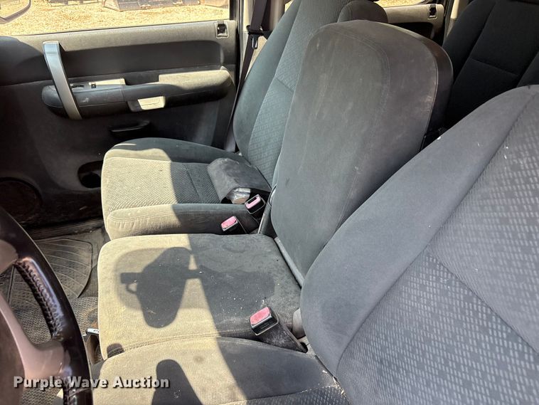 image for item JM9427 2008 Chevrolet Silverado 2500 Crew Cab pickup truck
