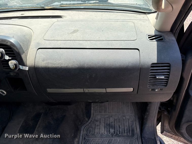 image for item JM9427 2008 Chevrolet Silverado 2500 Crew Cab pickup truck