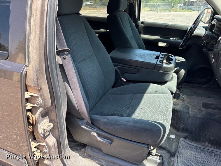image for item JM9427 2008 Chevrolet Silverado 2500 Crew Cab pickup truck