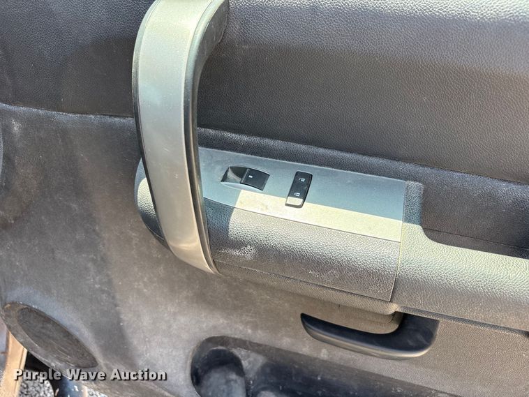 image for item JM9427 2008 Chevrolet Silverado 2500 Crew Cab pickup truck