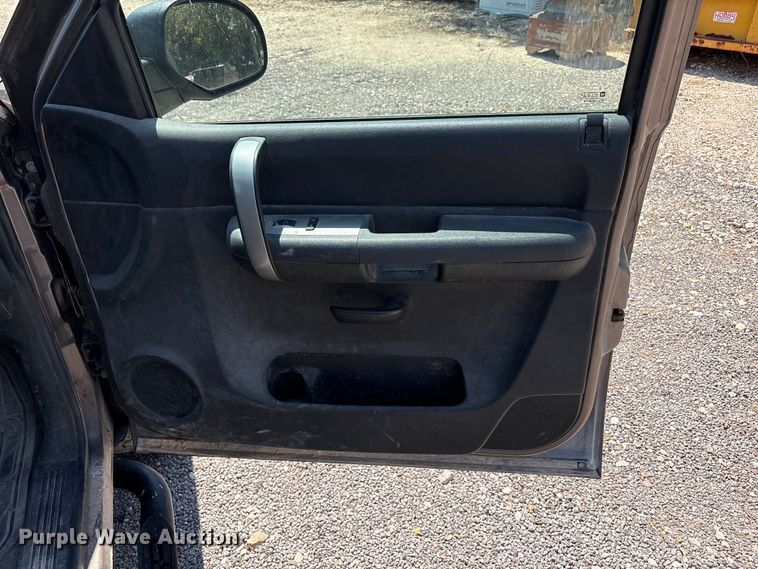 image for item JM9427 2008 Chevrolet Silverado 2500 Crew Cab pickup truck
