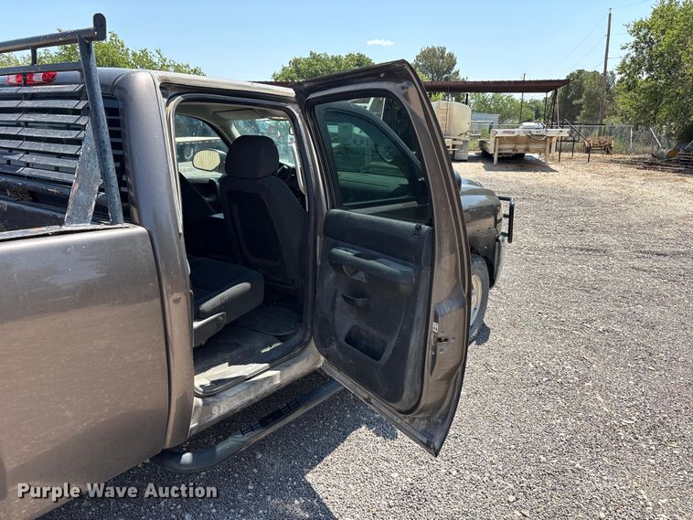 image for item JM9427 2008 Chevrolet Silverado 2500 Crew Cab pickup truck
