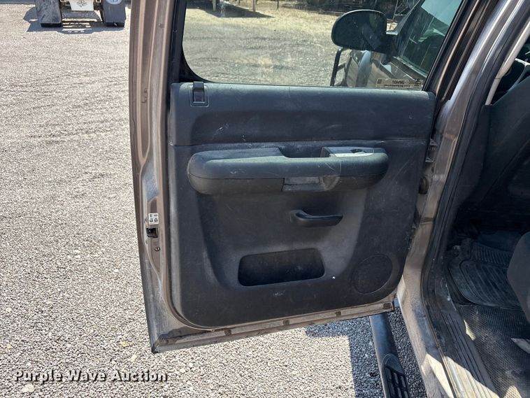 image for item JM9427 2008 Chevrolet Silverado 2500 Crew Cab pickup truck