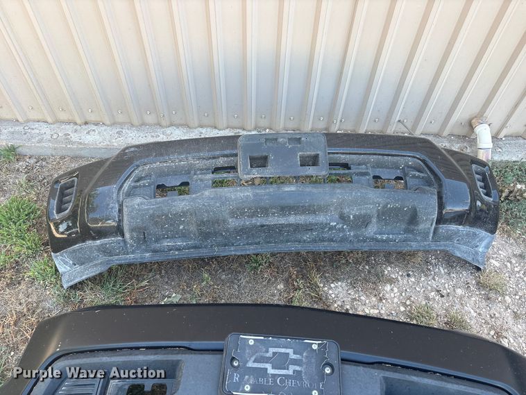 image for item JM9429 Bumpers and tires