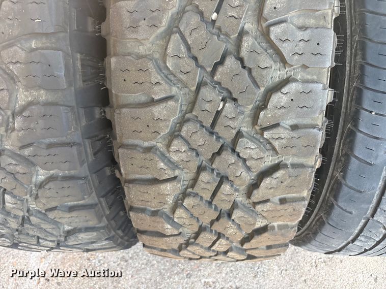 image for item JM9429 Bumpers and tires