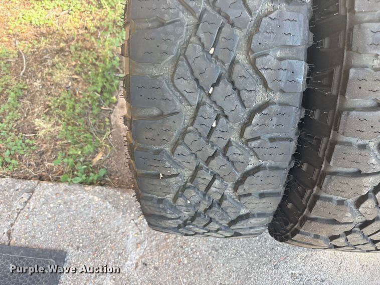 image for item JM9429 Bumpers and tires