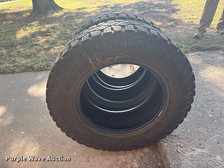 image for item JM9429 Bumpers and tires