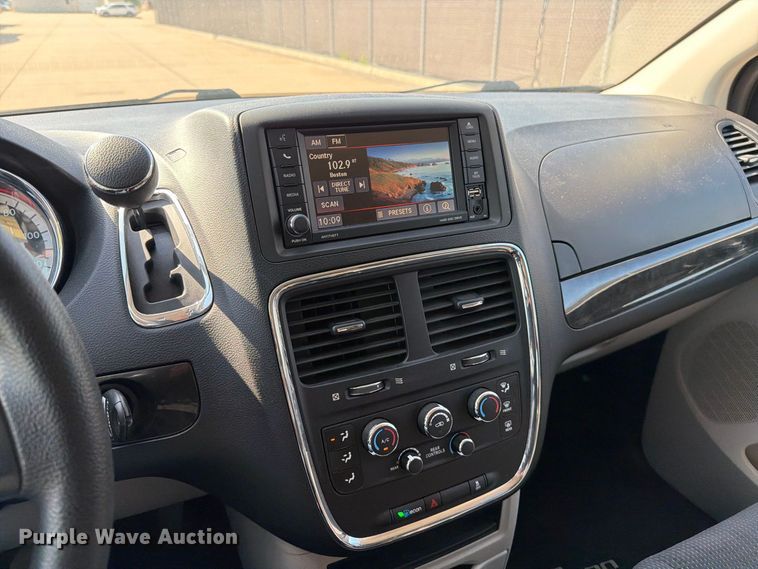 image for item MZ9757 2017 Dodge Grand Caravan van