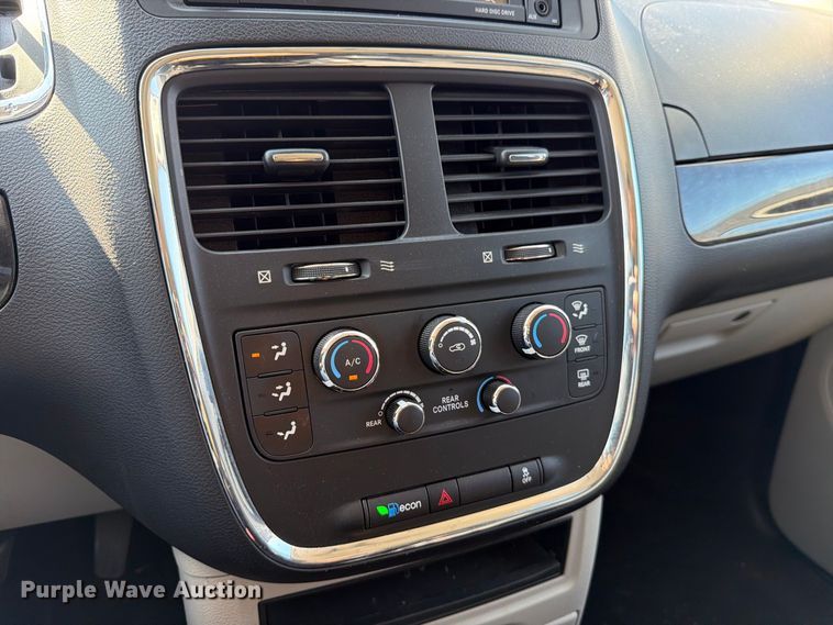 image for item MZ9757 2017 Dodge Grand Caravan van