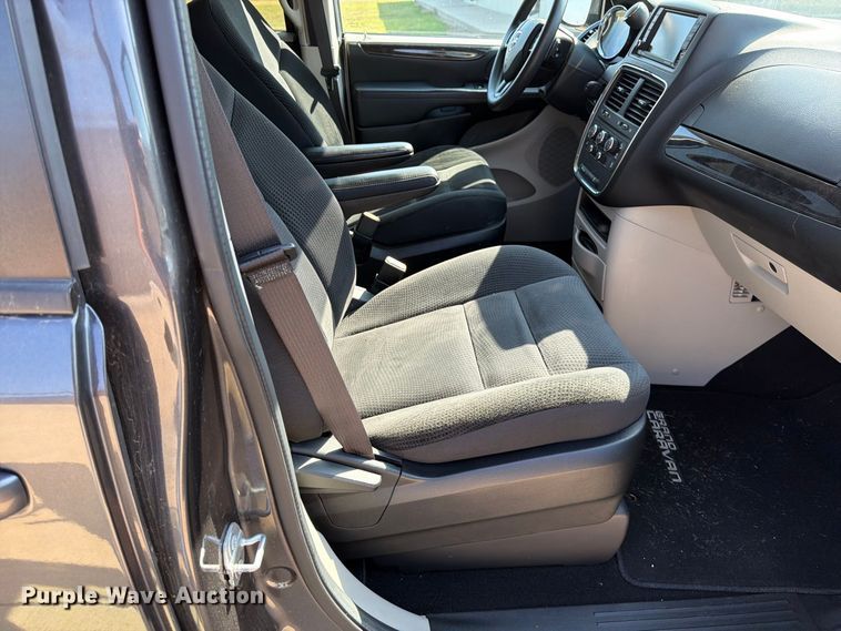 image for item MZ9757 2017 Dodge Grand Caravan van