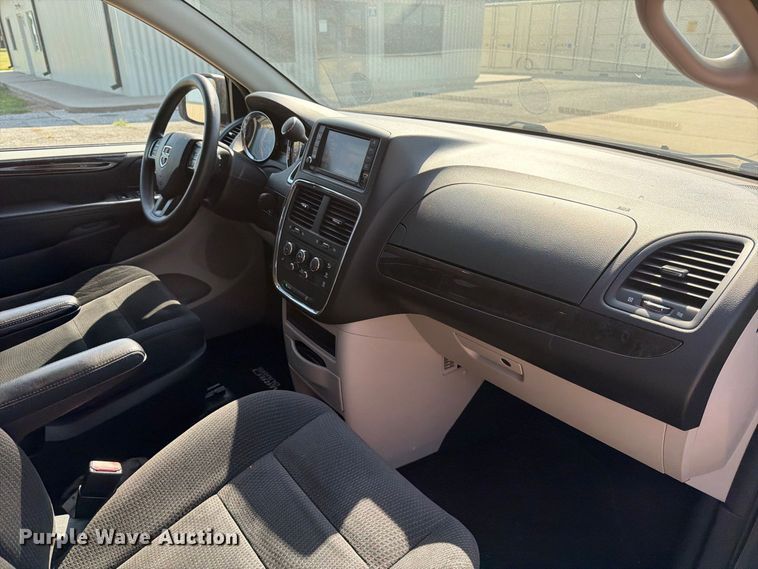 image for item MZ9757 2017 Dodge Grand Caravan van