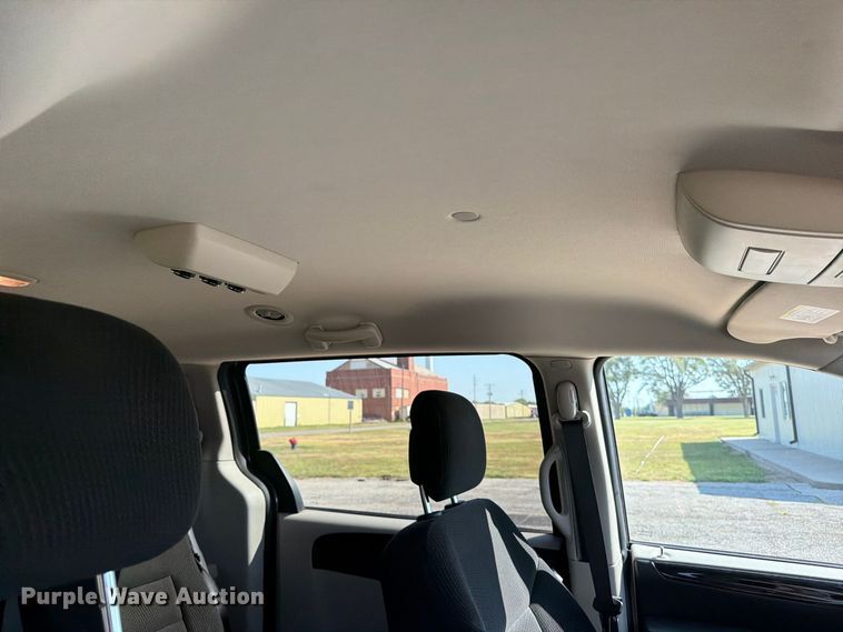image for item MZ9757 2017 Dodge Grand Caravan van