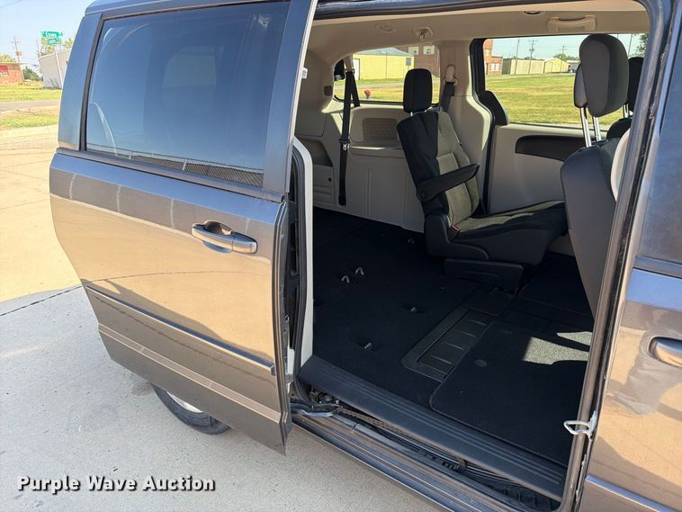 image for item MZ9757 2017 Dodge Grand Caravan van