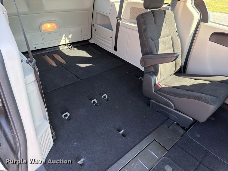image for item MZ9757 2017 Dodge Grand Caravan van