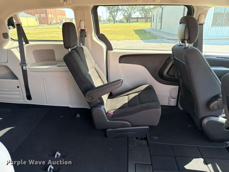 image for item MZ9757 2017 Dodge Grand Caravan van