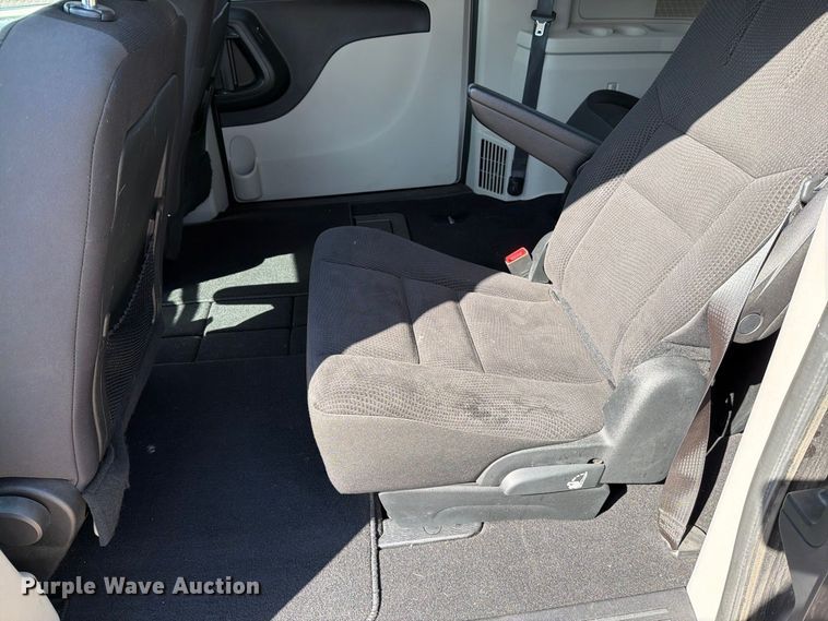 image for item MZ9757 2017 Dodge Grand Caravan van