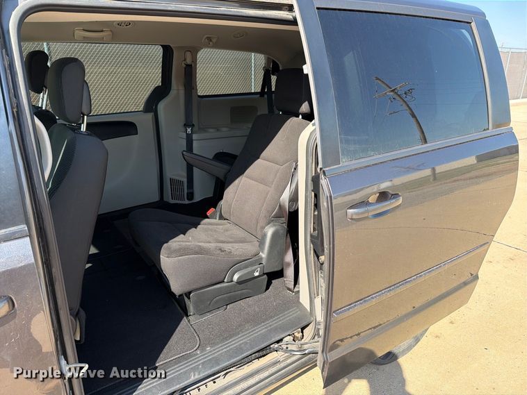 image for item MZ9757 2017 Dodge Grand Caravan van