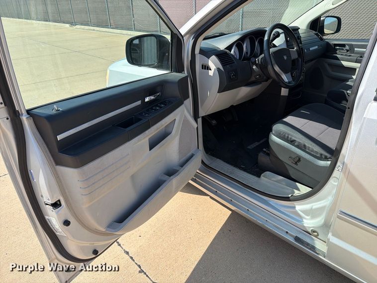 image for item MZ9758 2008 Dodge Grand Caravan van