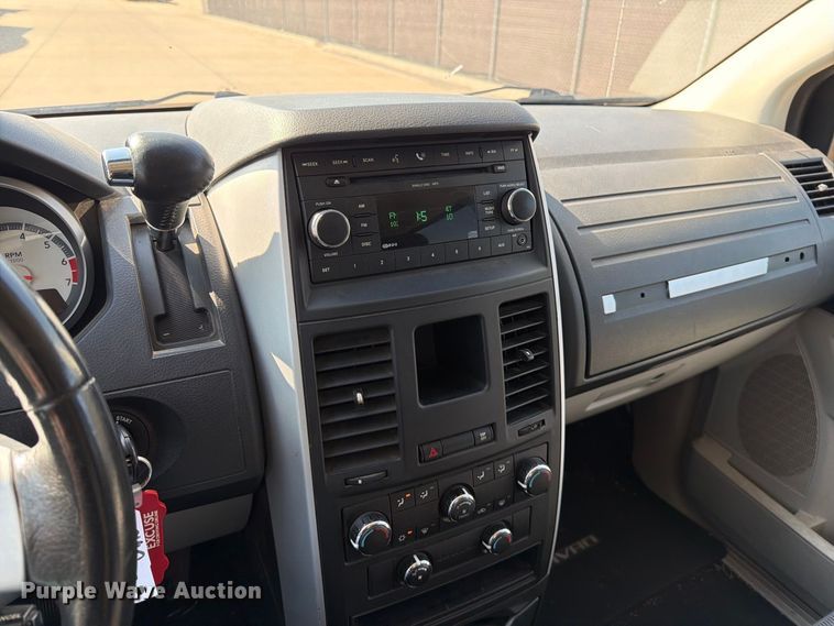 image for item MZ9758 2008 Dodge Grand Caravan van