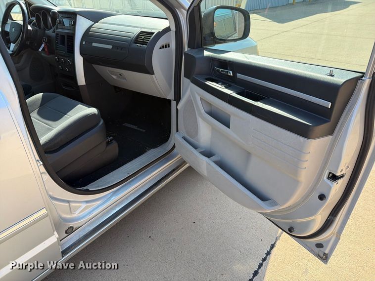 image for item MZ9758 2008 Dodge Grand Caravan van