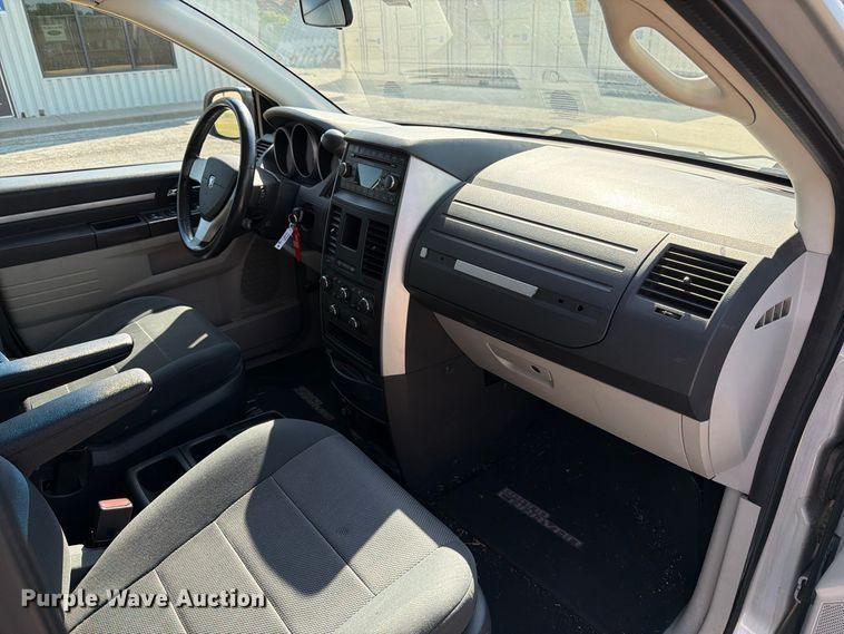 image for item MZ9758 2008 Dodge Grand Caravan van