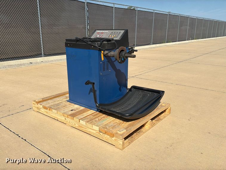 image for item MZ9763 2016 Hauvrex HW9100 wheel balancer