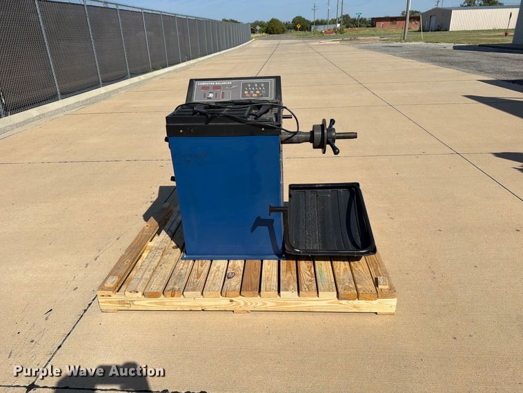 image for item MZ9763 2016 Hauvrex HW9100 wheel balancer