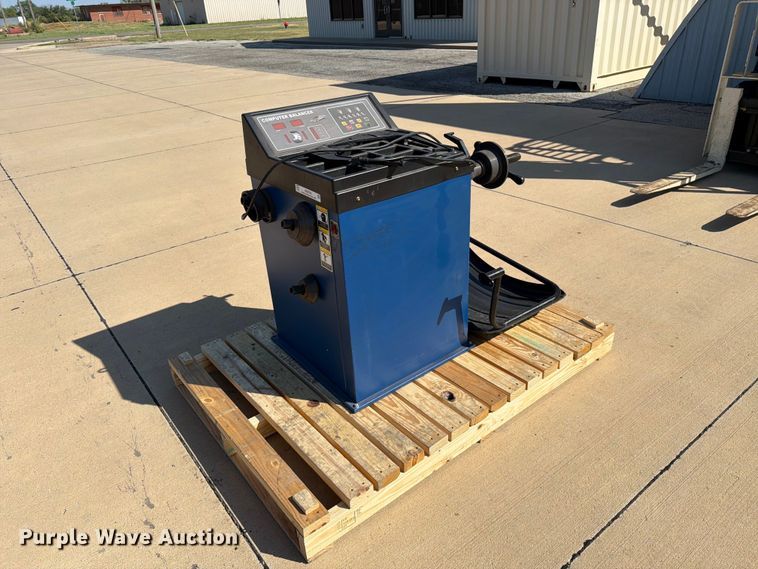 image for item MZ9763 2016 Hauvrex HW9100 wheel balancer