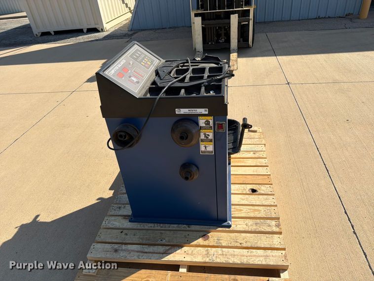 image for item MZ9763 2016 Hauvrex HW9100 wheel balancer