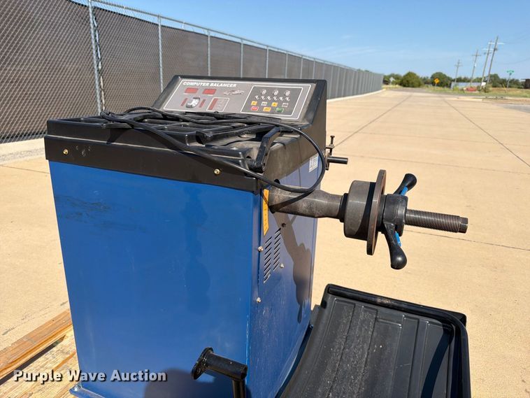 image for item MZ9763 2016 Hauvrex HW9100 wheel balancer