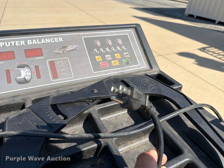 image for item MZ9763 2016 Hauvrex HW9100 wheel balancer