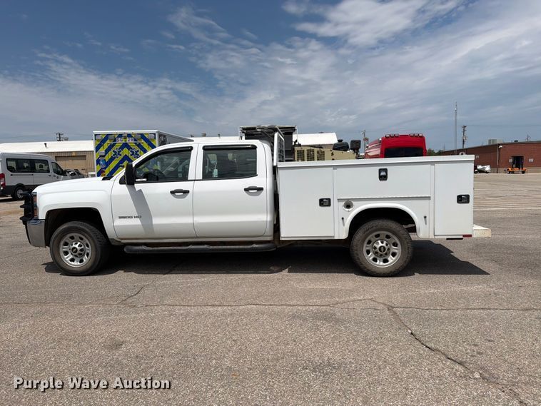 image for item MZ9824 2015 Chevrolet Silverado 3500HD Crew Cab utility bed pickup truck