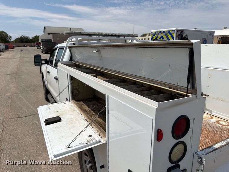 image for item MZ9824 2015 Chevrolet Silverado 3500HD Crew Cab utility bed pickup truck