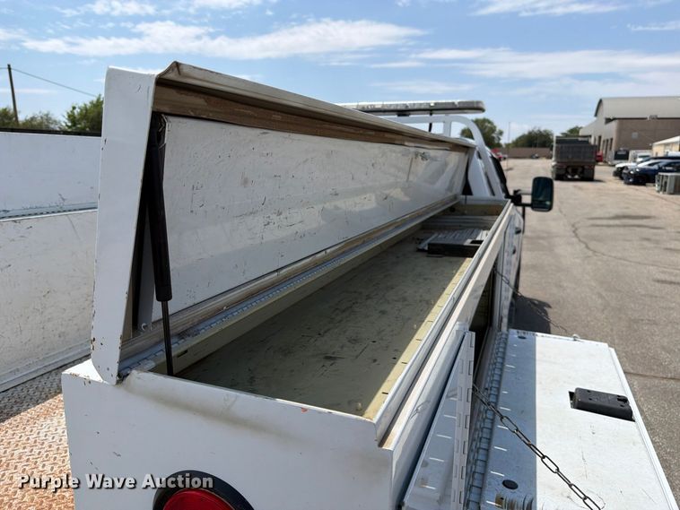 image for item MZ9824 2015 Chevrolet Silverado 3500HD Crew Cab utility bed pickup truck