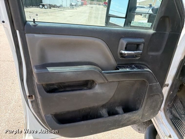 image for item MZ9824 2015 Chevrolet Silverado 3500HD Crew Cab utility bed pickup truck