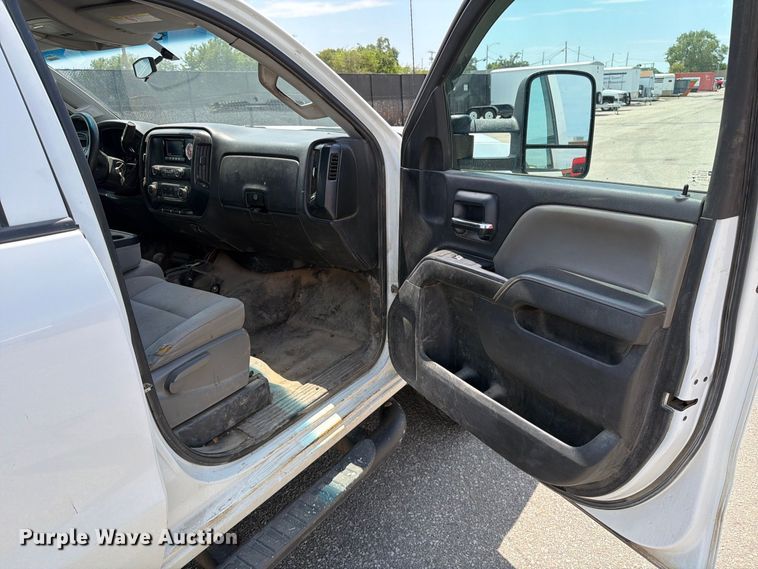 image for item MZ9824 2015 Chevrolet Silverado 3500HD Crew Cab utility bed pickup truck