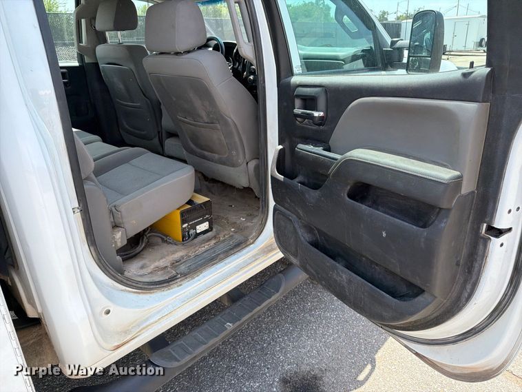image for item MZ9824 2015 Chevrolet Silverado 3500HD Crew Cab utility bed pickup truck