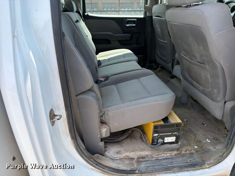 image for item MZ9824 2015 Chevrolet Silverado 3500HD Crew Cab utility bed pickup truck