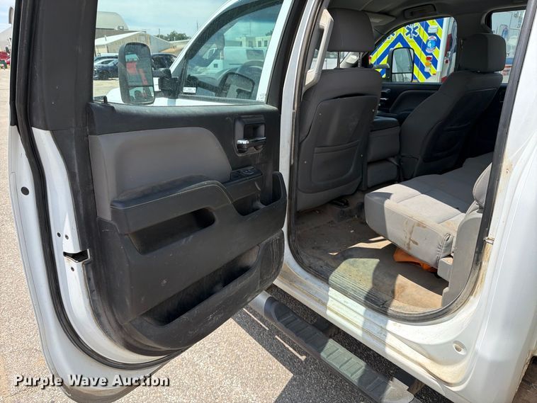 image for item MZ9824 2015 Chevrolet Silverado 3500HD Crew Cab utility bed pickup truck