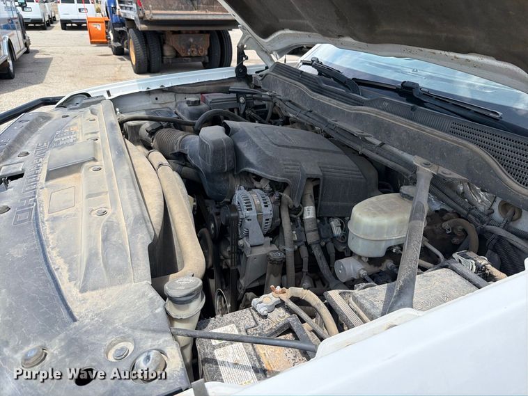image for item MZ9824 2015 Chevrolet Silverado 3500HD Crew Cab utility bed pickup truck