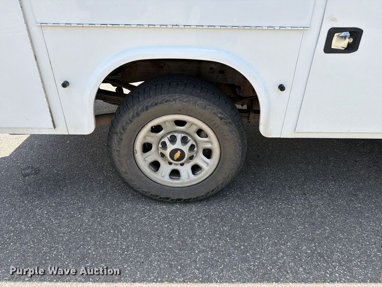 image for item MZ9824 2015 Chevrolet Silverado 3500HD Crew Cab utility bed pickup truck