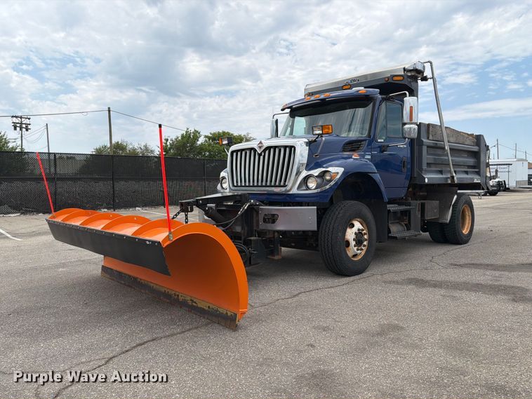 2011 International 7400 dump truck