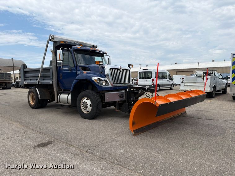 image for item MZ9825 2011 International 7400 dump truck